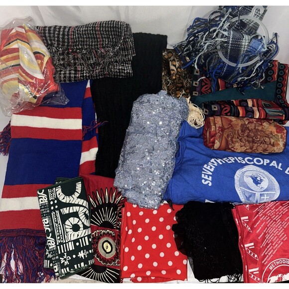 Mixed Lot Of 15 Vintage to Now Women’s Scarves Headwraps Handkerchiefs - Picture 1 of 16